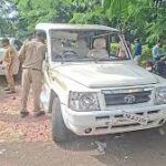 एका गावाने दुसऱ्या गावाला वेढा दिला; एक एकाला ठोकून काढले